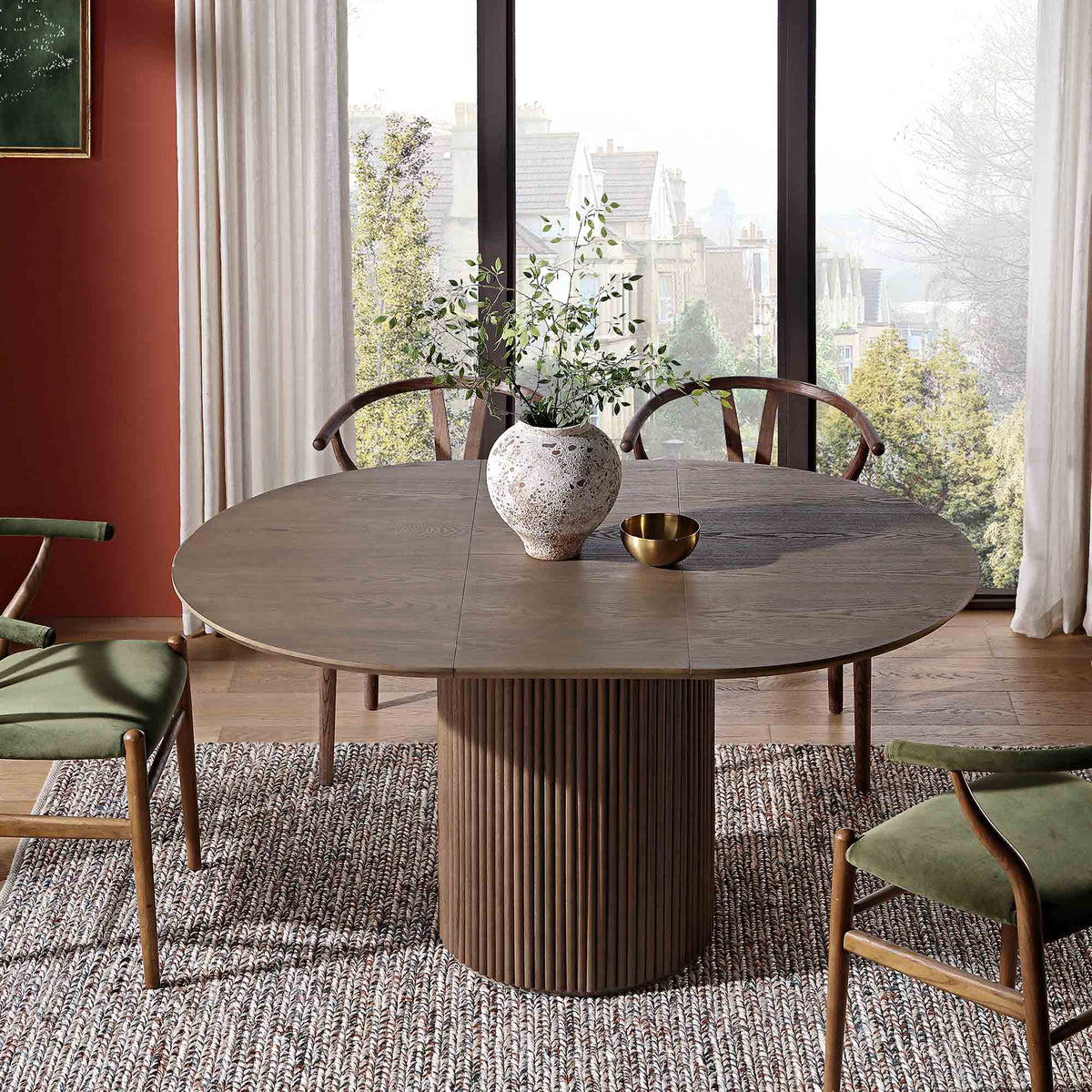 Maru Round 4-6 Seater Extending Oak Pedestal Dining Table, Silver Oak ...