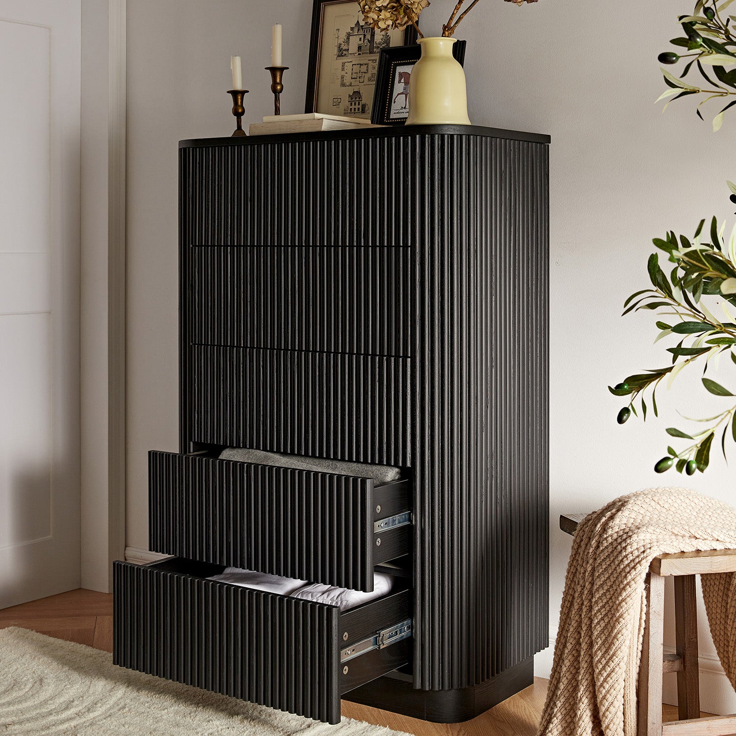 Maru Chest of 5 Drawers, Black