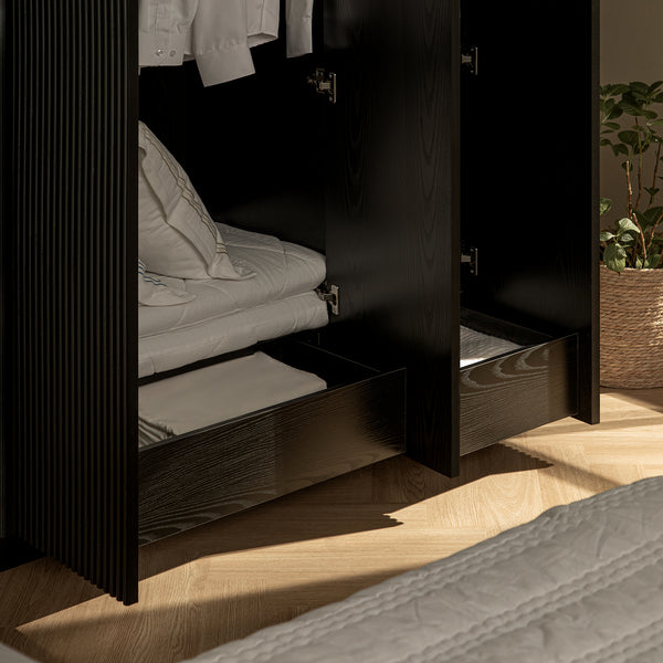 Maru Triple Wardrobe, Black - daals