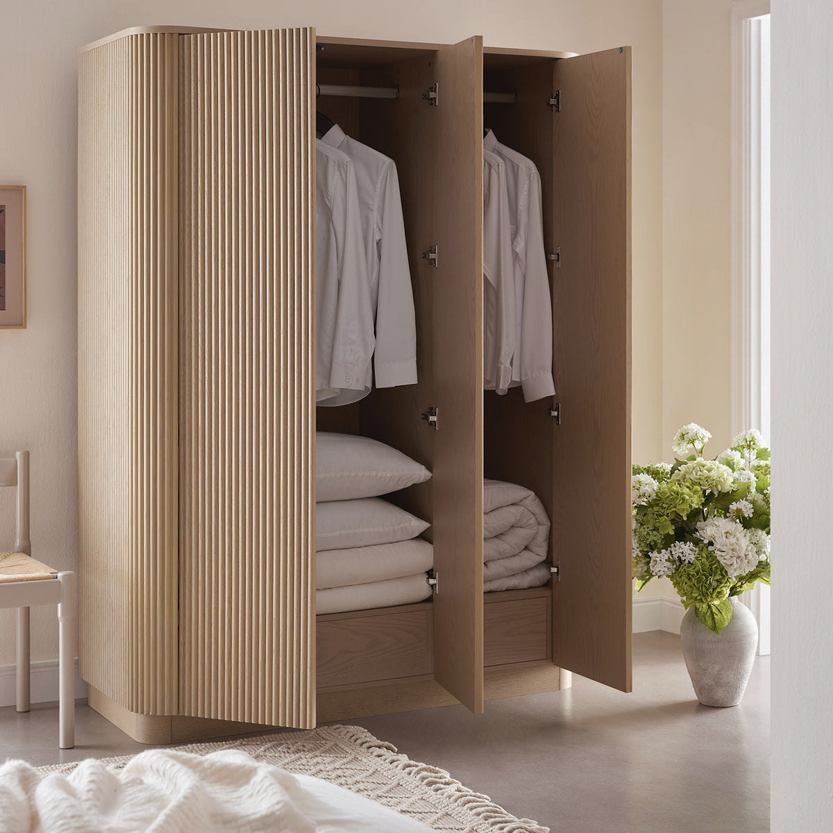 Maru Triple Wardrobe, Greige Oak