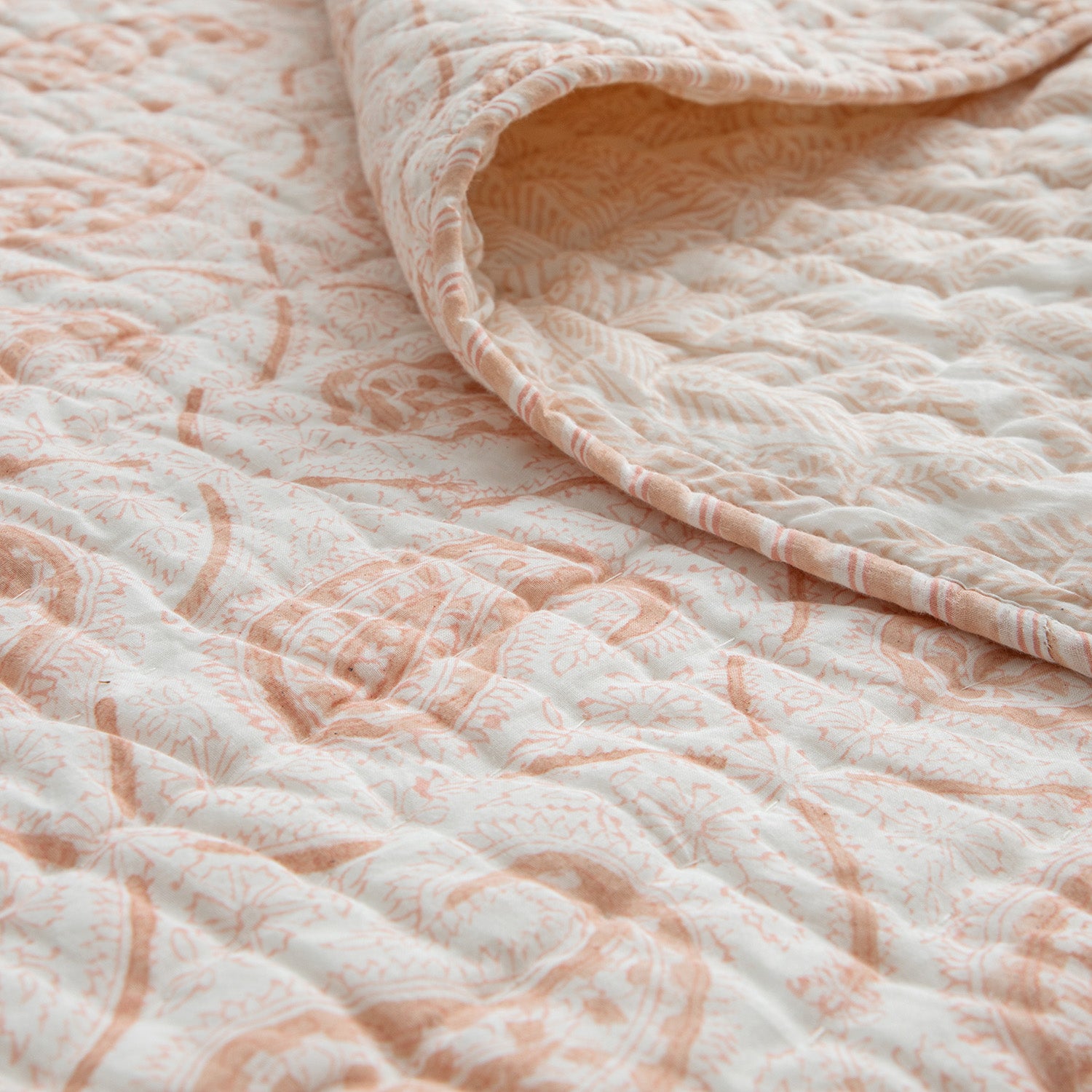 Juliette Peachy Pink Paisley Reversible Quilted Cotton Bedspread | daals