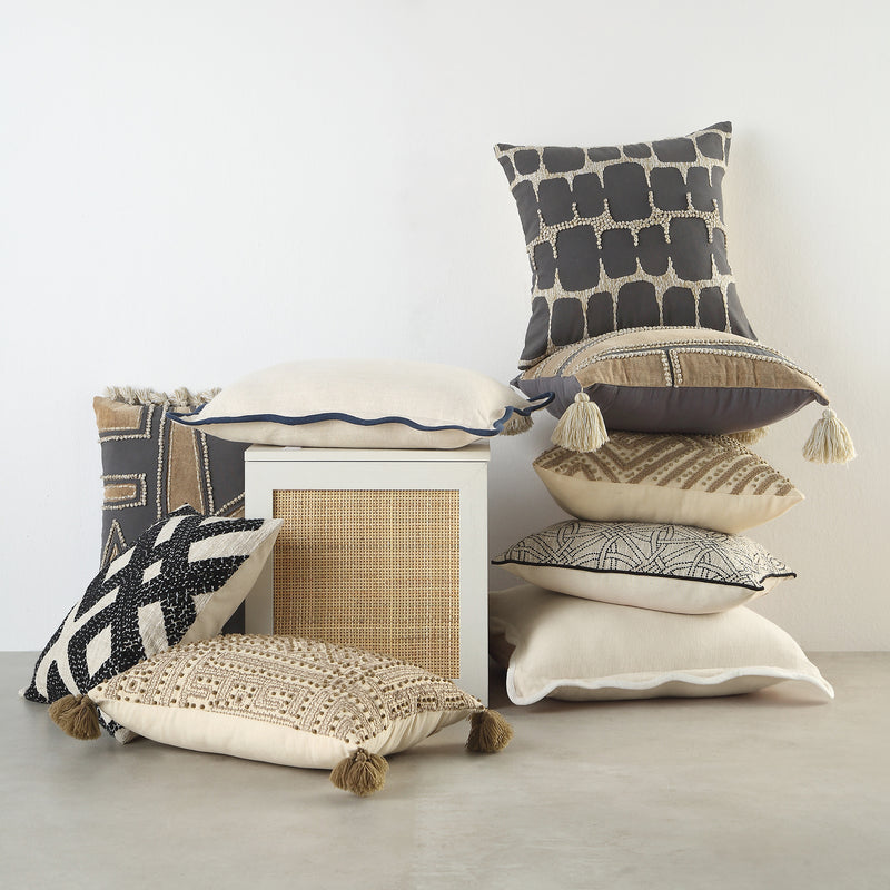 Wylder Collection French Knot Cushion - daals