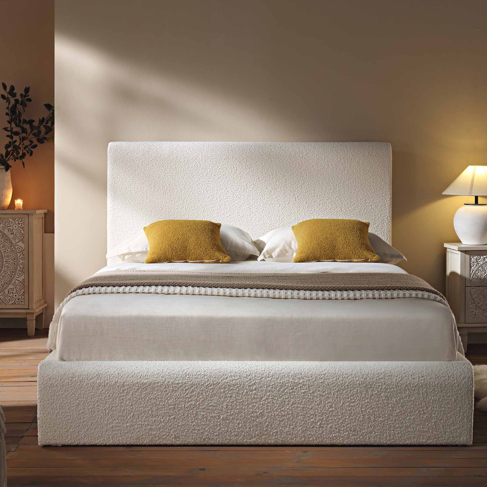 Hampstead Ecru Boucle Curved Bed