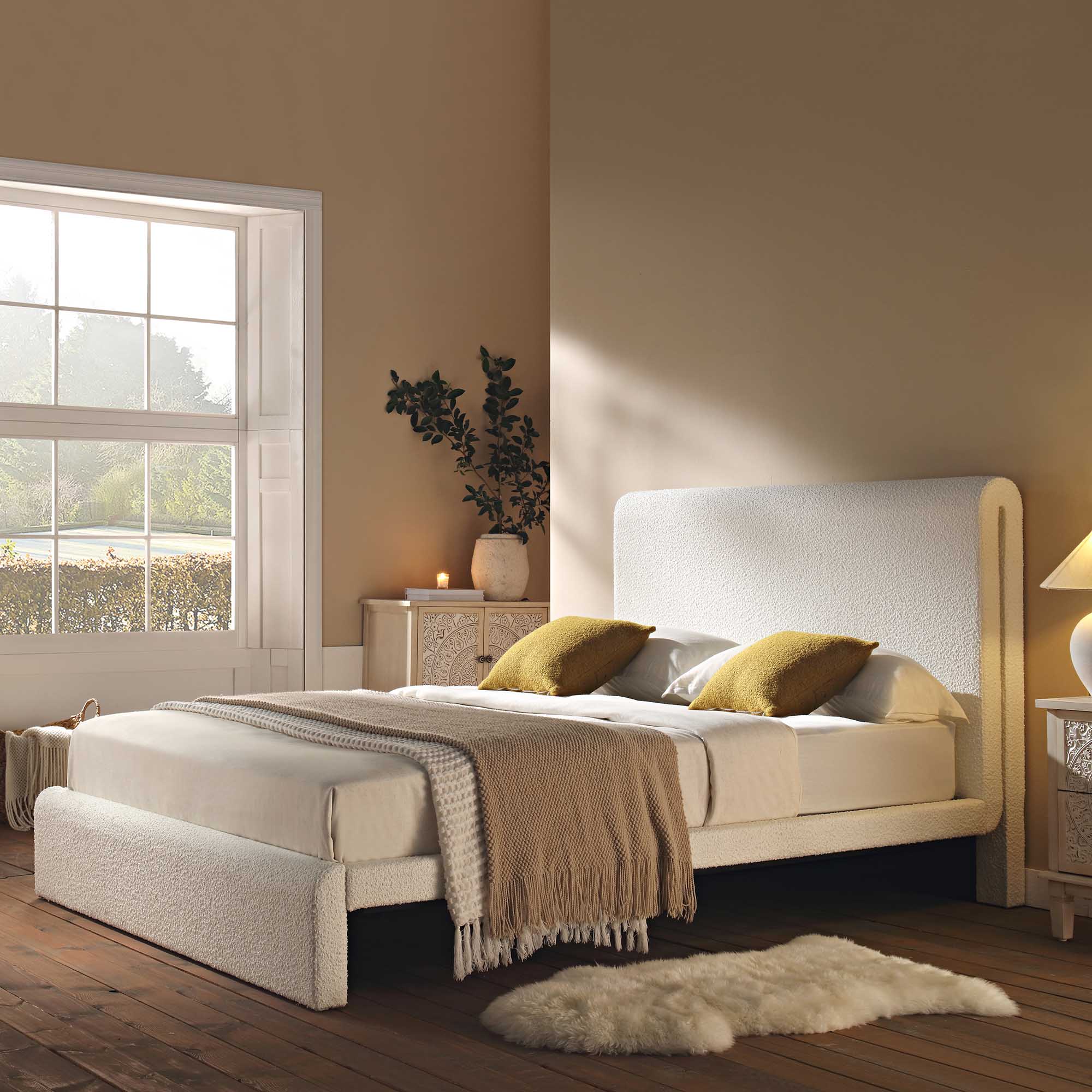Hampstead Ecru Boucle Curved Bed