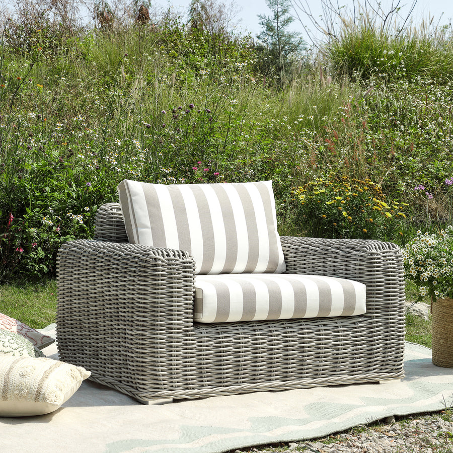 Matilda Sage Green Scallop Border Indoor Outdoor Handwoven Rug