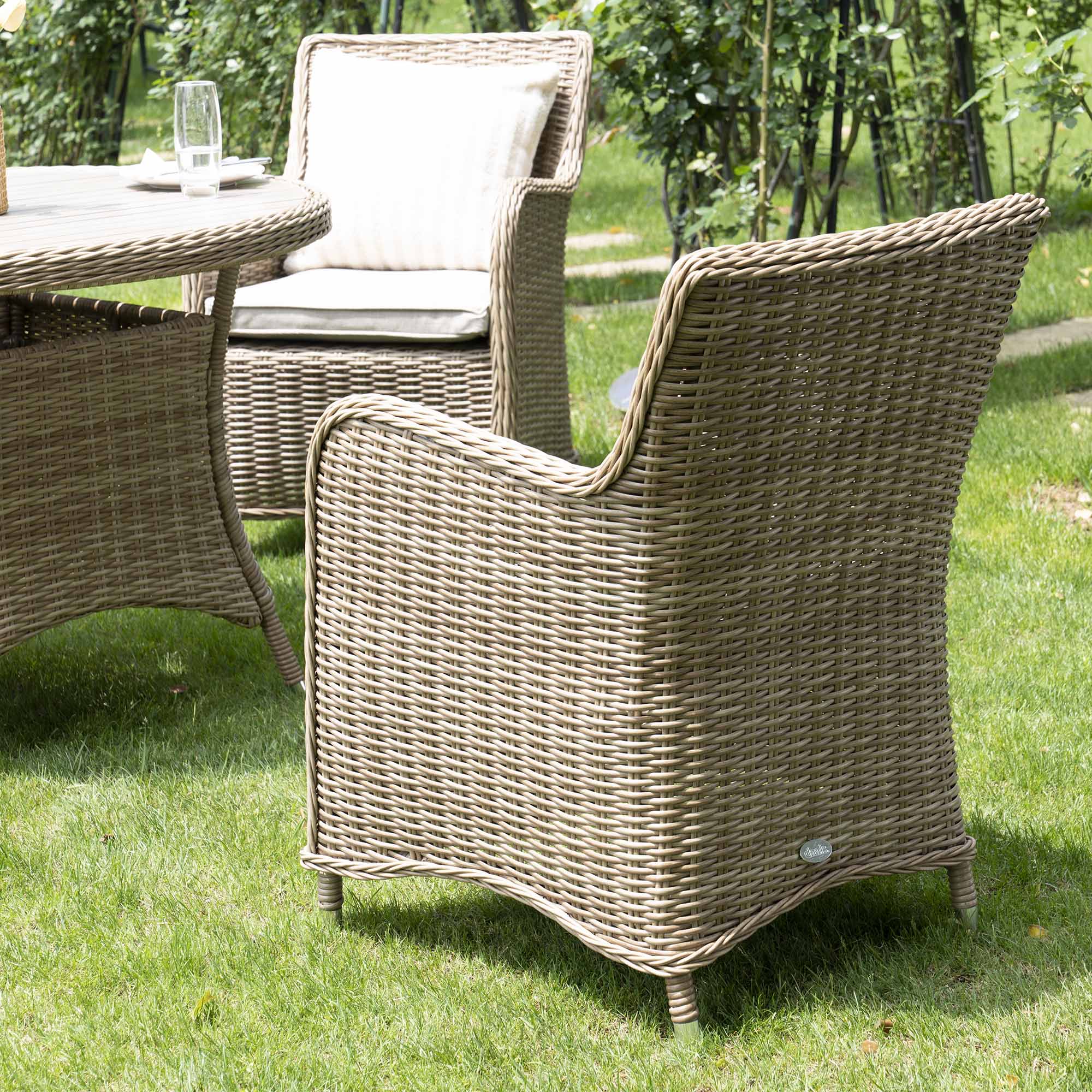 Hampshire 4-Seater Round Wicker Rattan Dining Set, Natural