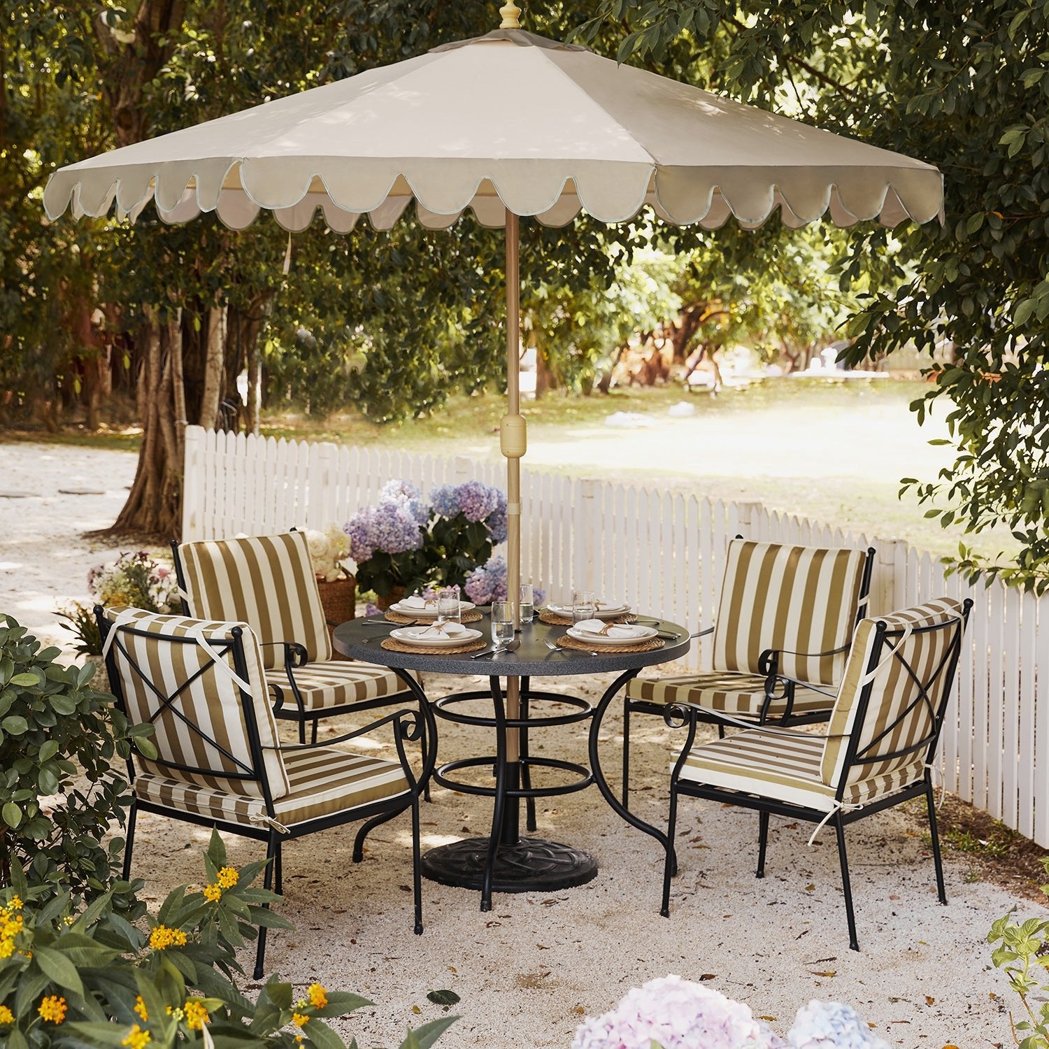 Haymes Indoor and Outdoor Metal 4-Seater Round Dining Set, Khaki Stripe
