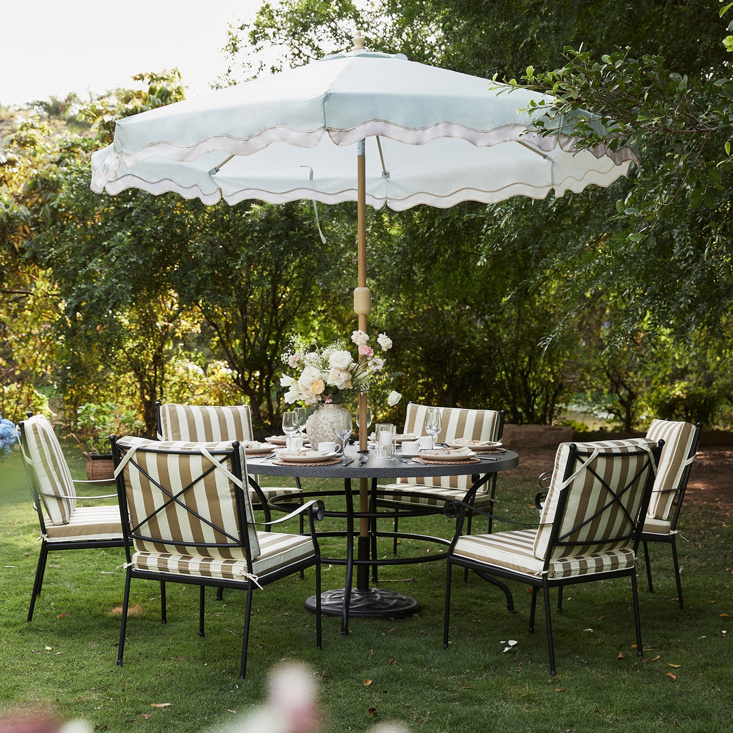 Haymes Indoor and Outdoor Metal 6-Seater Round Dining Set, Khaki Stripe