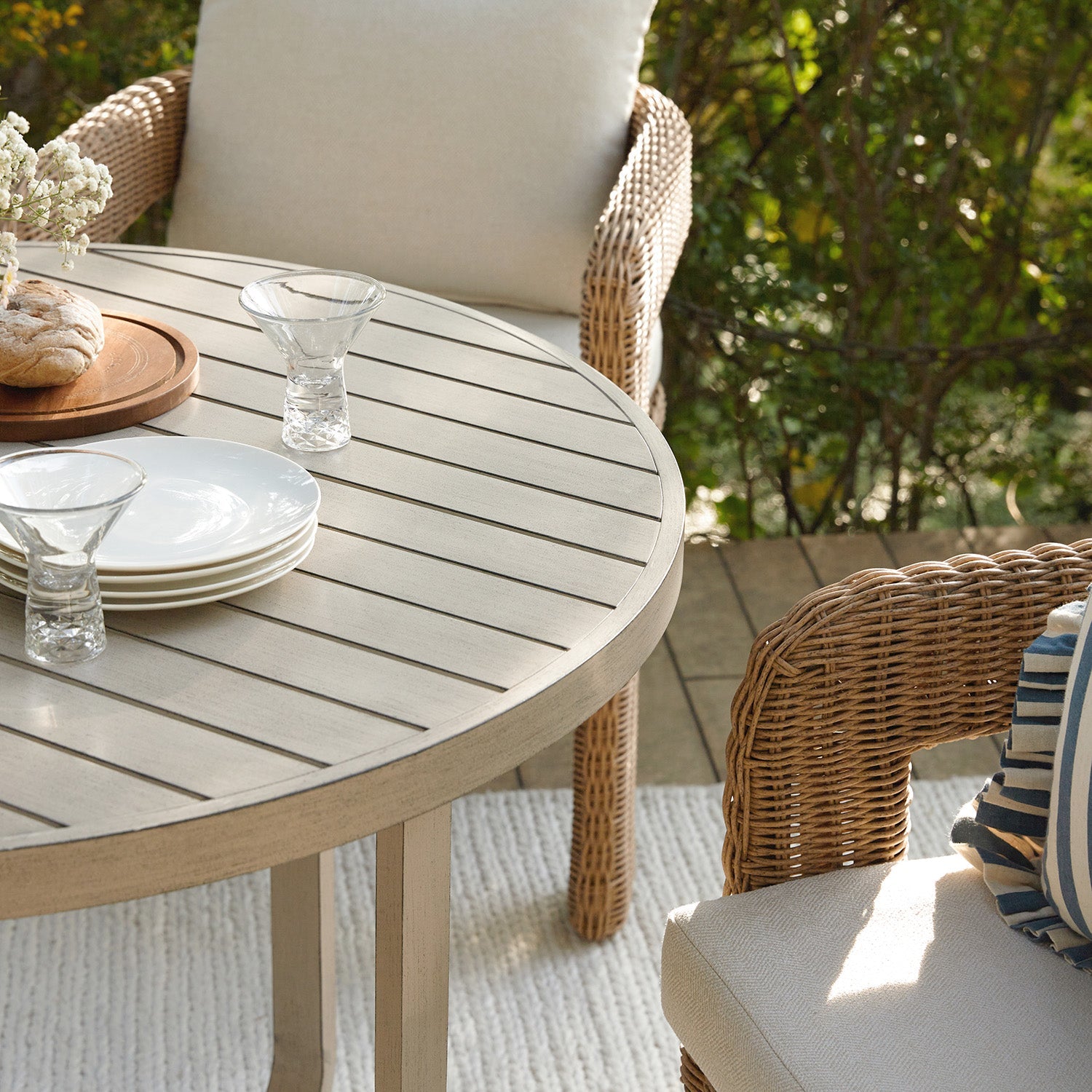 Stanford Round Wicker Outdoor 4-Seater Round Dining Set, Natural