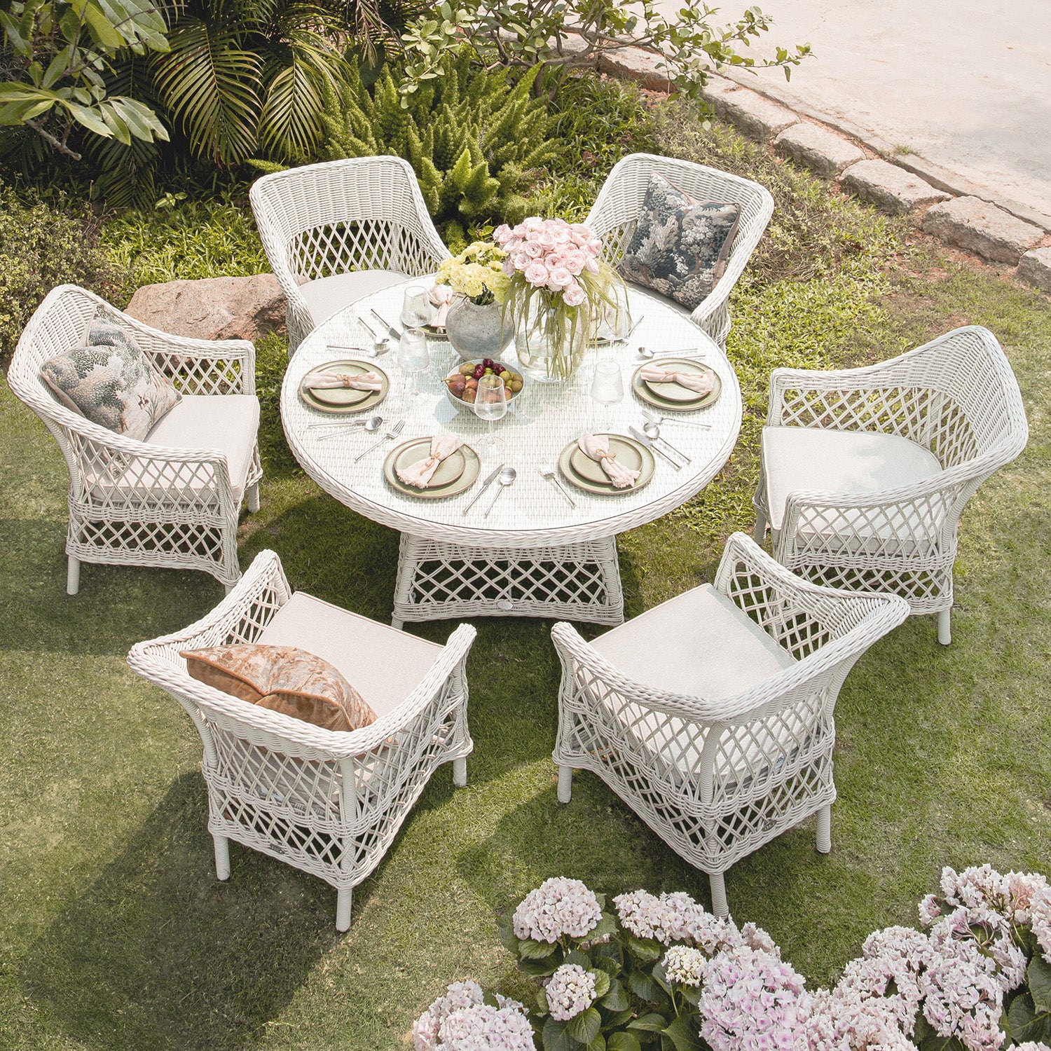 Willowbrook Lattice Weave Rattan 6-Seater Round Dining Set, White