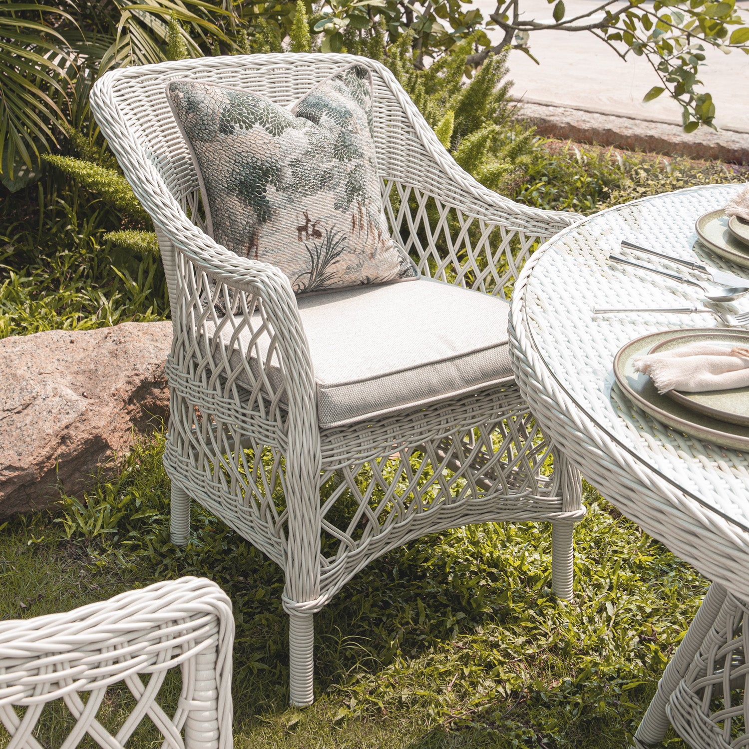 Willowbrook Lattice Weave Rattan 6-Seater Round Dining Set, White