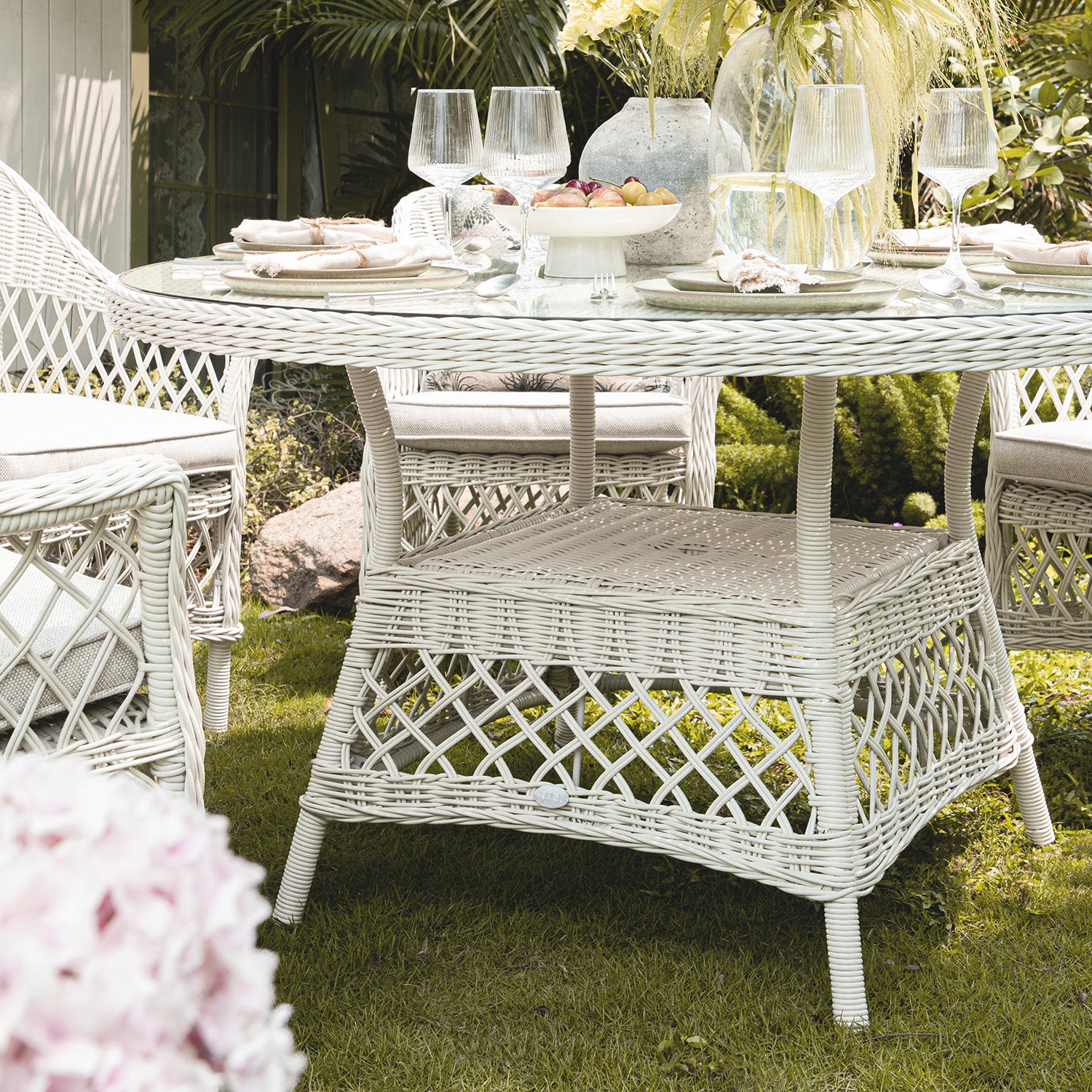 Willowbrook Lattice Weave Rattan 6-Seater Round Dining Set, White