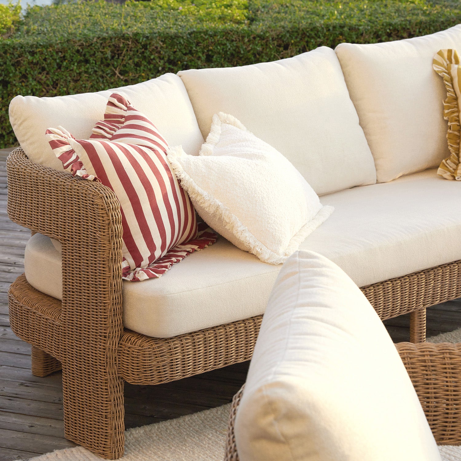 Stanford Round Wicker Outdoor 5-Seater Sofa Set, Natural