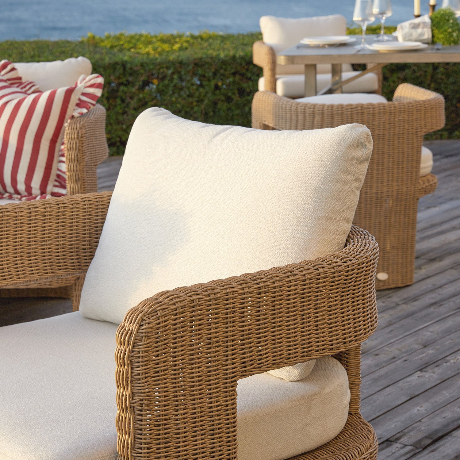 Stanford Round Wicker Outdoor 5-Seater Sofa Set, Natural