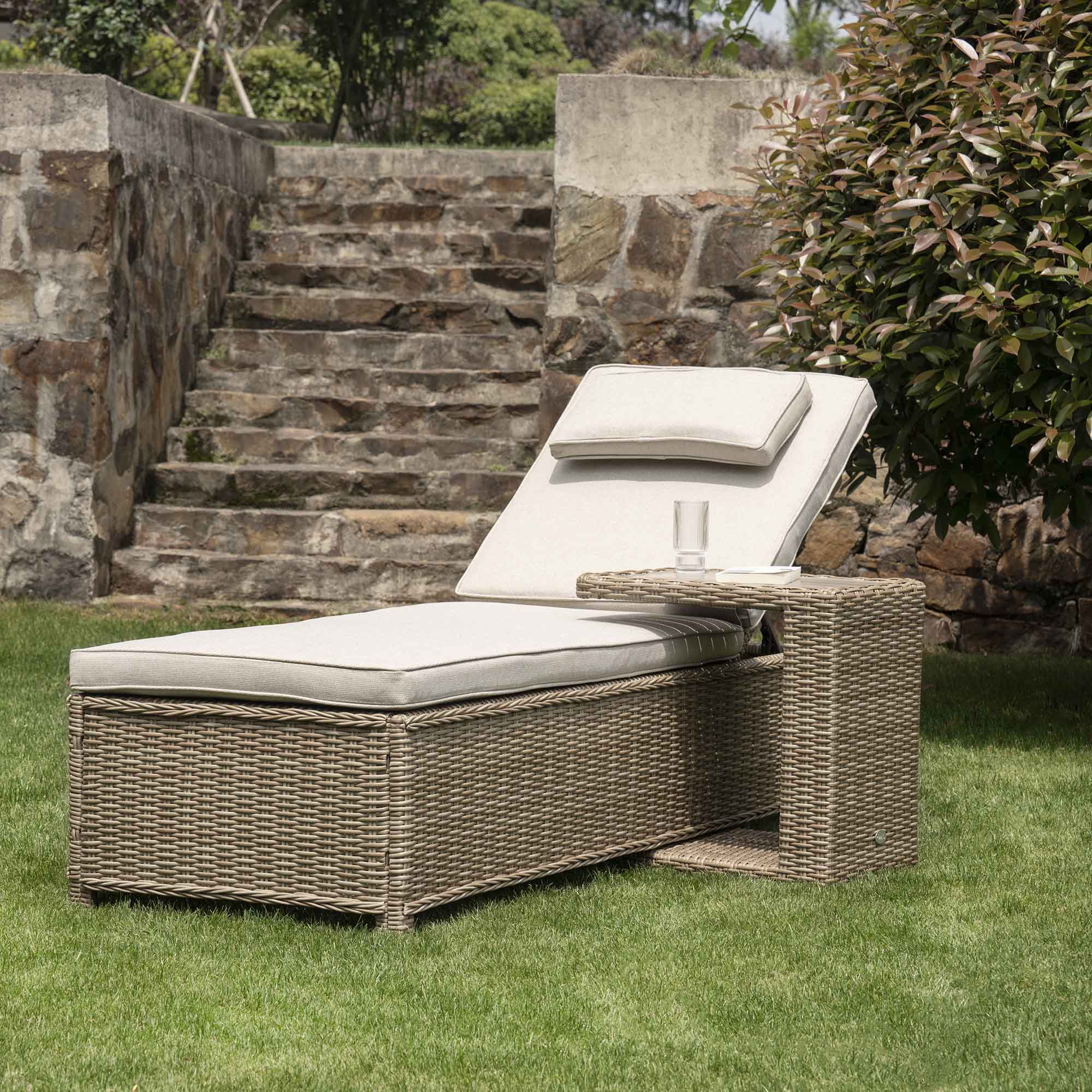 Hampshire Round Wicker Rattan Sun Lounger Natural Daals hampshire-round-wicker-rattan-sun-lounger-natural-daals