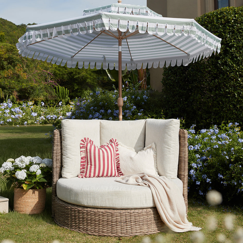 Bellagio Round Wicker Swivel Daybed, Natural | daals