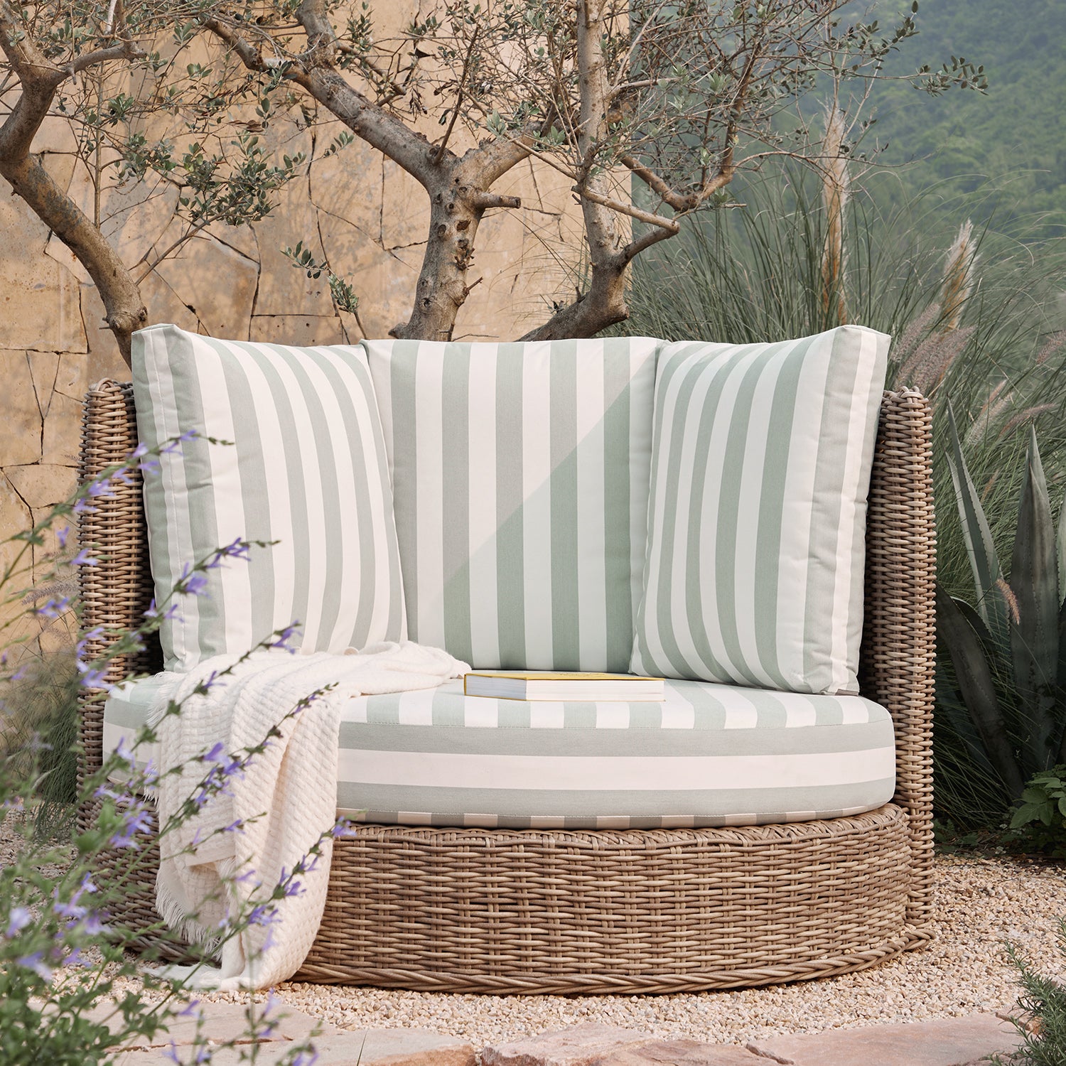 Bellagio Round Wicker Swivel Daybed, Natural with Sage Stripes