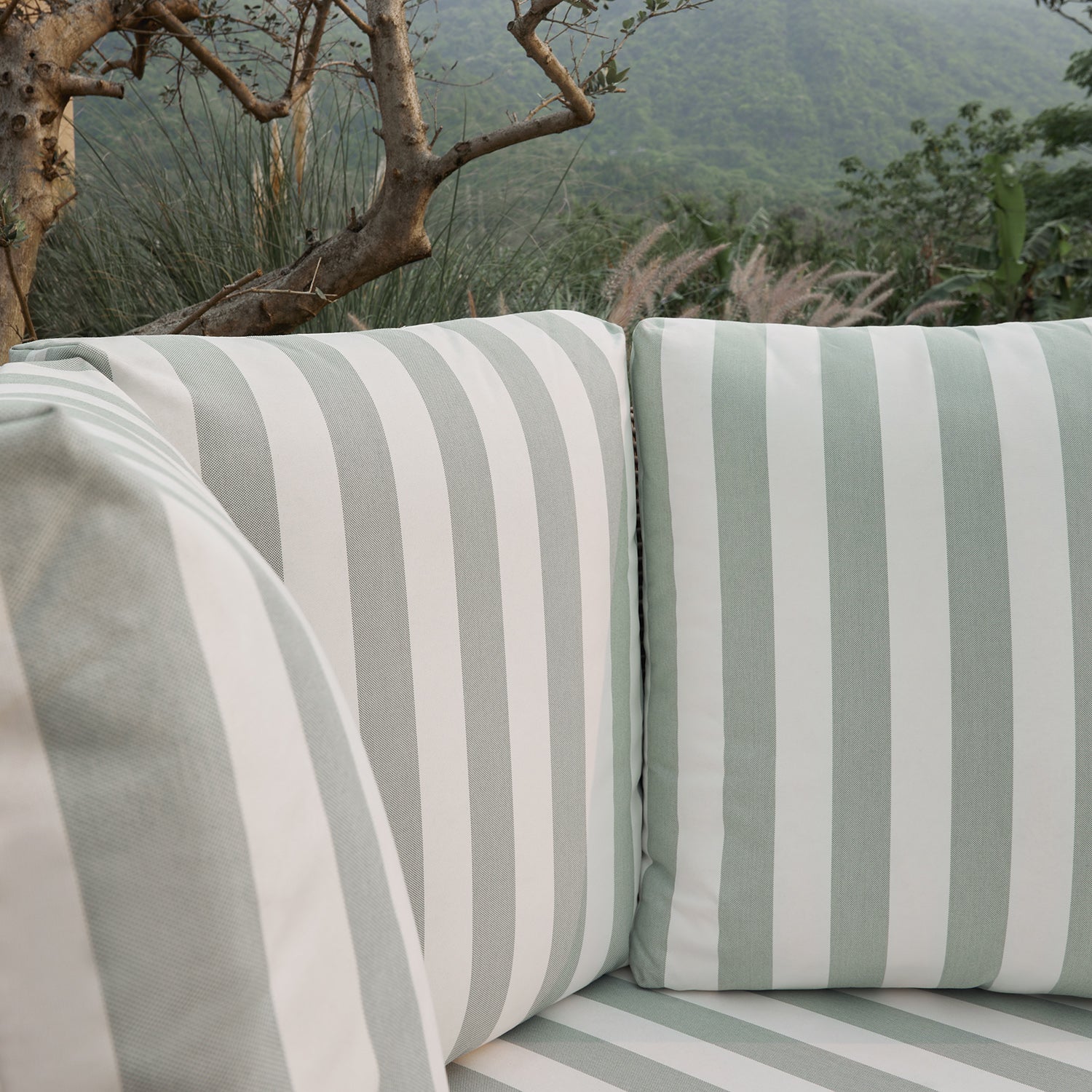 Bellagio Round Wicker Swivel Daybed, Natural with Sage Stripes