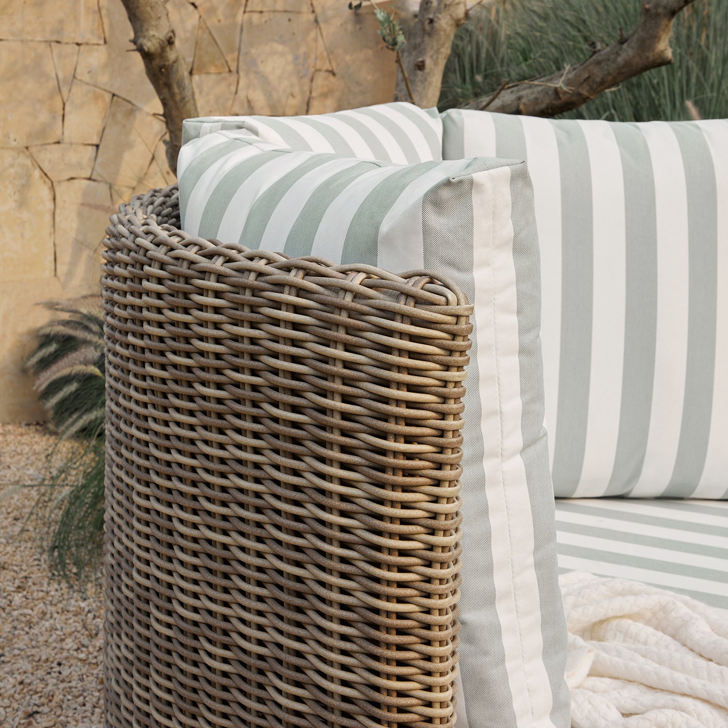 Bellagio Round Wicker Swivel Daybed, Natural with Sage Stripes
