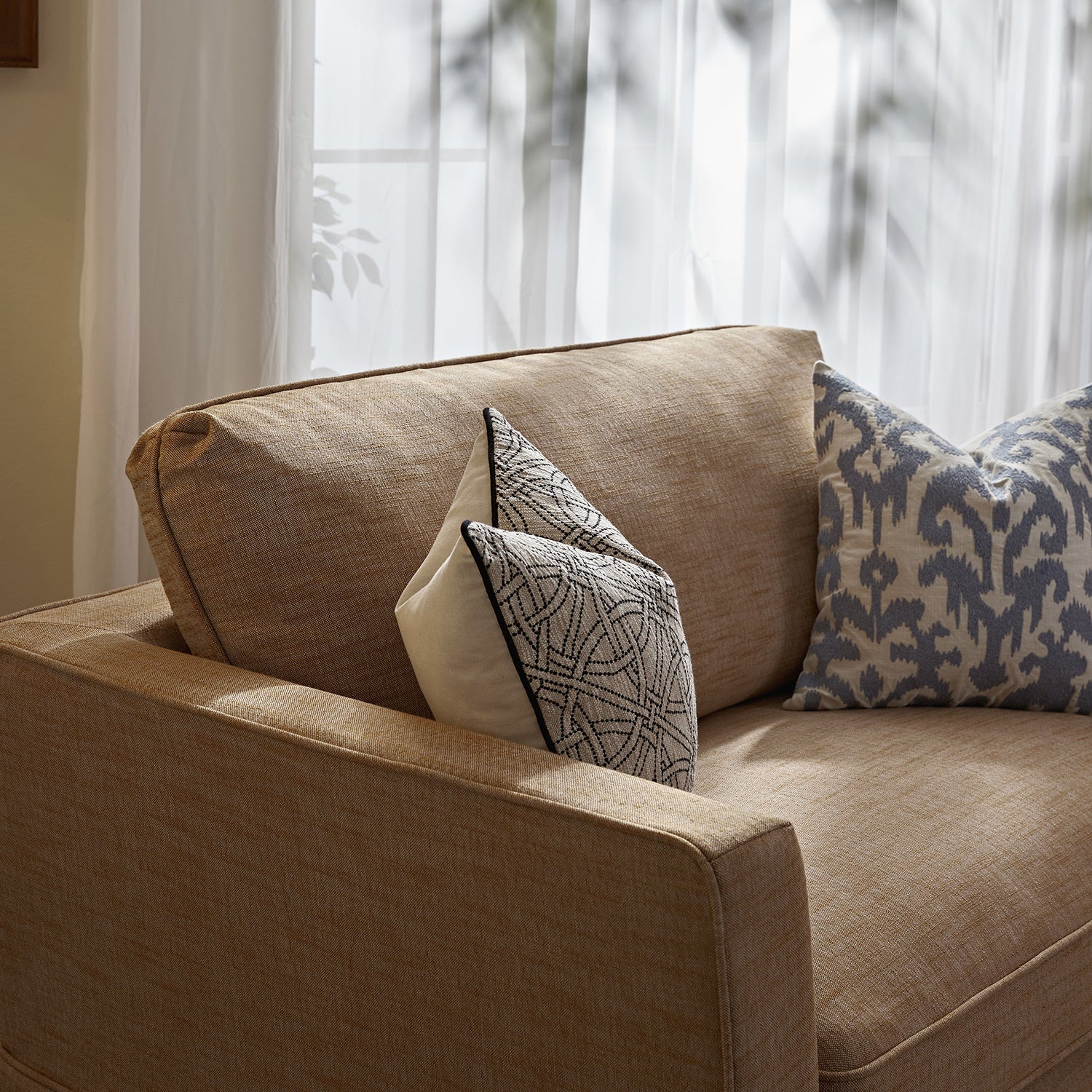 Fitz Skirted Loveseat, Apricot Linen Blend