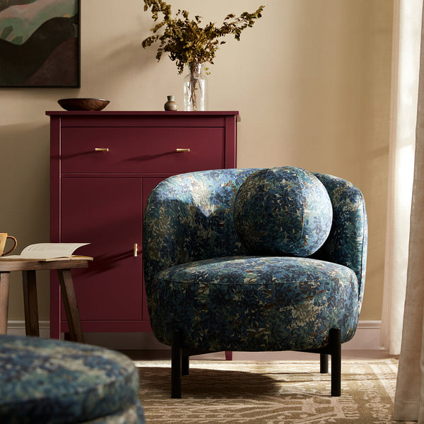 Amboise Armchair with Ball Cushion, Julien Linen Blend - daals