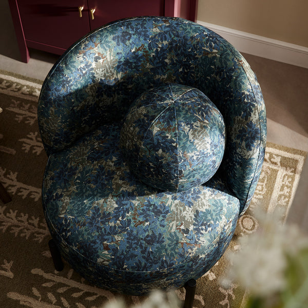 Amboise Armchair with Ball Cushion, Julien Linen Blend - daals