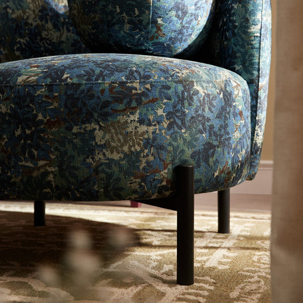Amboise Armchair with Ball Cushion, Julien Linen Blend - daals
