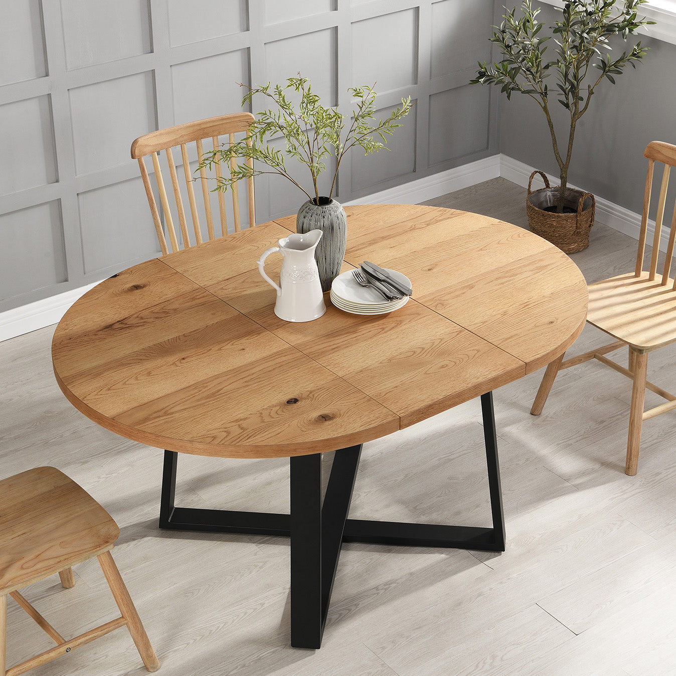 BERN Extending Round Dining Table with Metal Legs, Oak