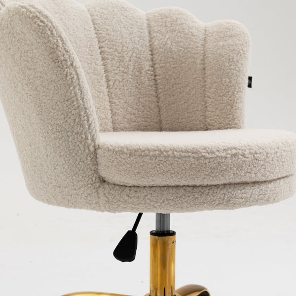 Hepburn Scalloped Swivel Chair (Ecru Boucle)