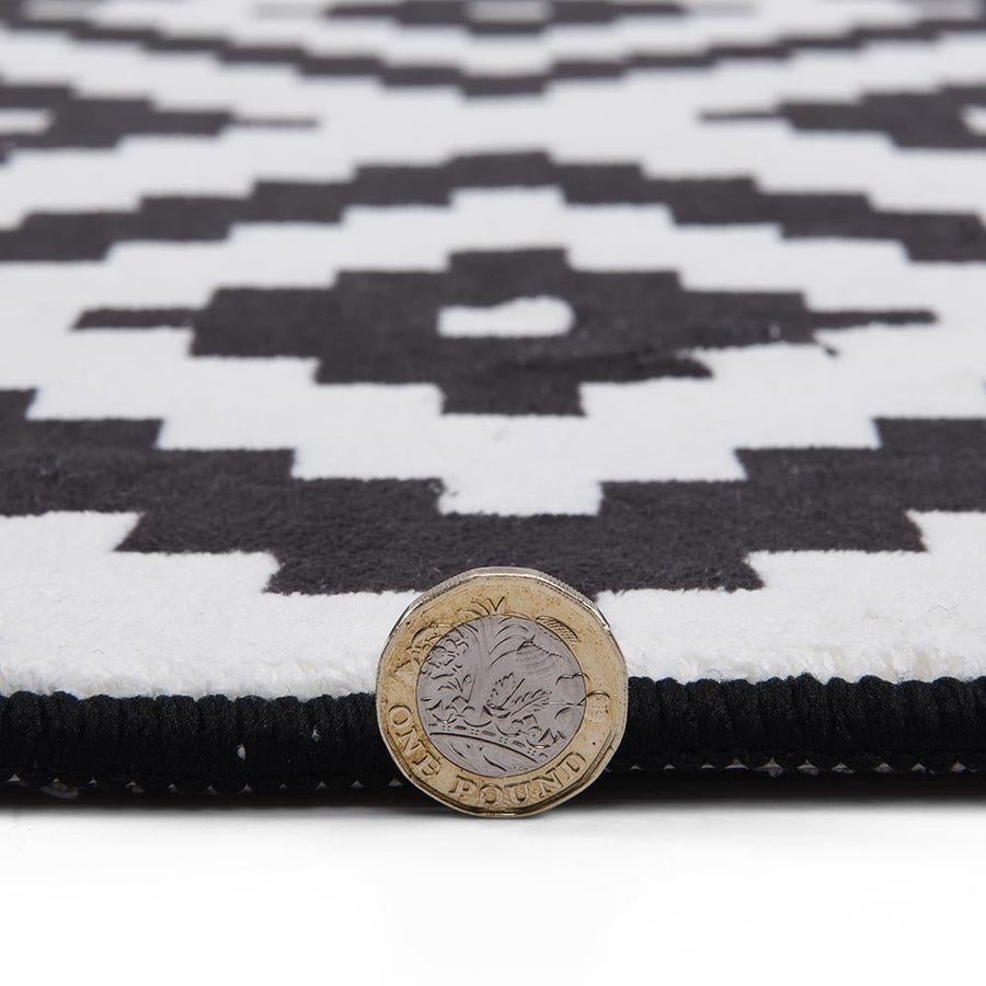 Illusion Monochrome Printed Rug 140 x 200 cm
