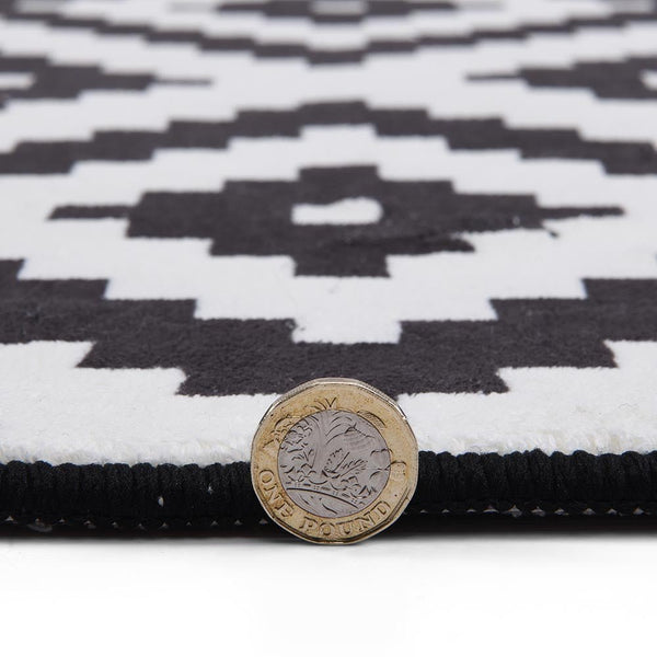 Illusion Monochrome Printed Rug 140 x 200 cm